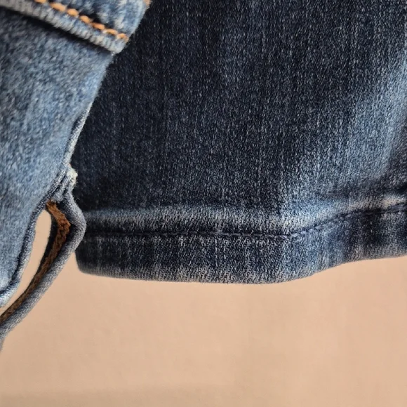 Blue Jeans - Picture 5 of 6